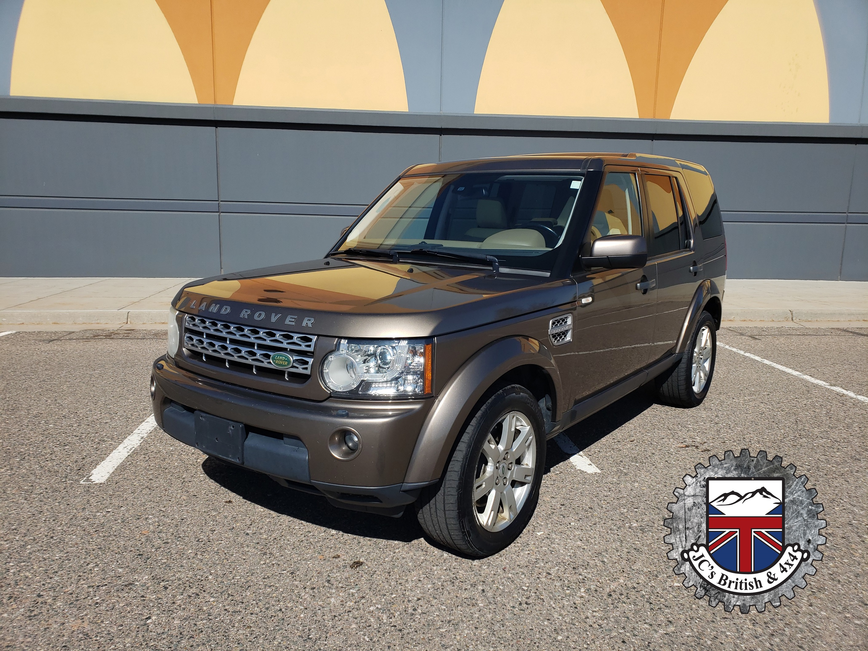 2011 Land Rover LR4 preview